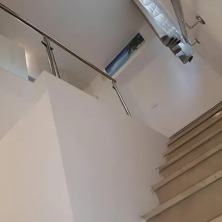 Апартаменти Naomi