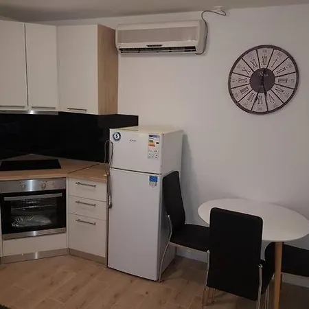 Апартаменти Naomi