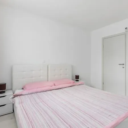 Naomi Apartment