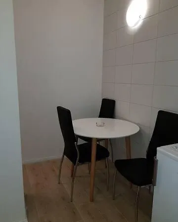 Naomi Apartment Split